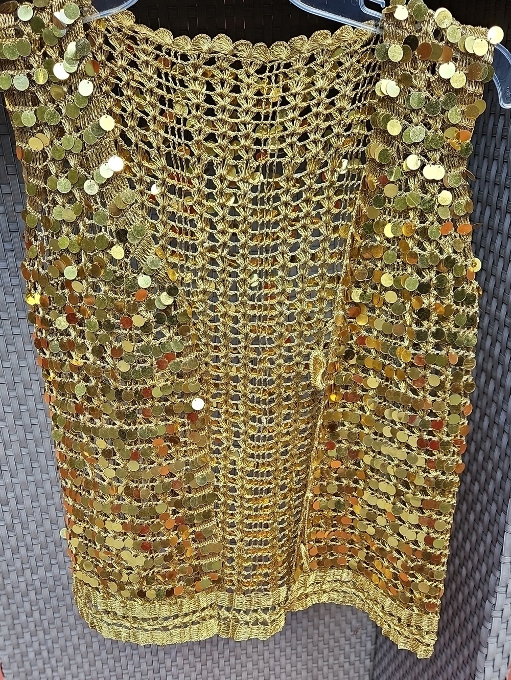 Vintage Women's Gold Sequin Crochet Vest - Shimmering Open-Knit Layer - Picture 4 of 17